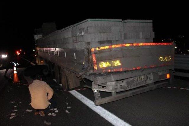 Patlayan Lastiği Değiştirmek Isterken Tır'ın Çarptığı Sürücü Öldü