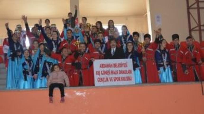 Ardahan Belediyesi Kış G&uuml;neşi Halk Oyunları Gen&ccedil;lik Ve Spor Kul&uuml;b&uuml; R&uuml;zgarı Esti