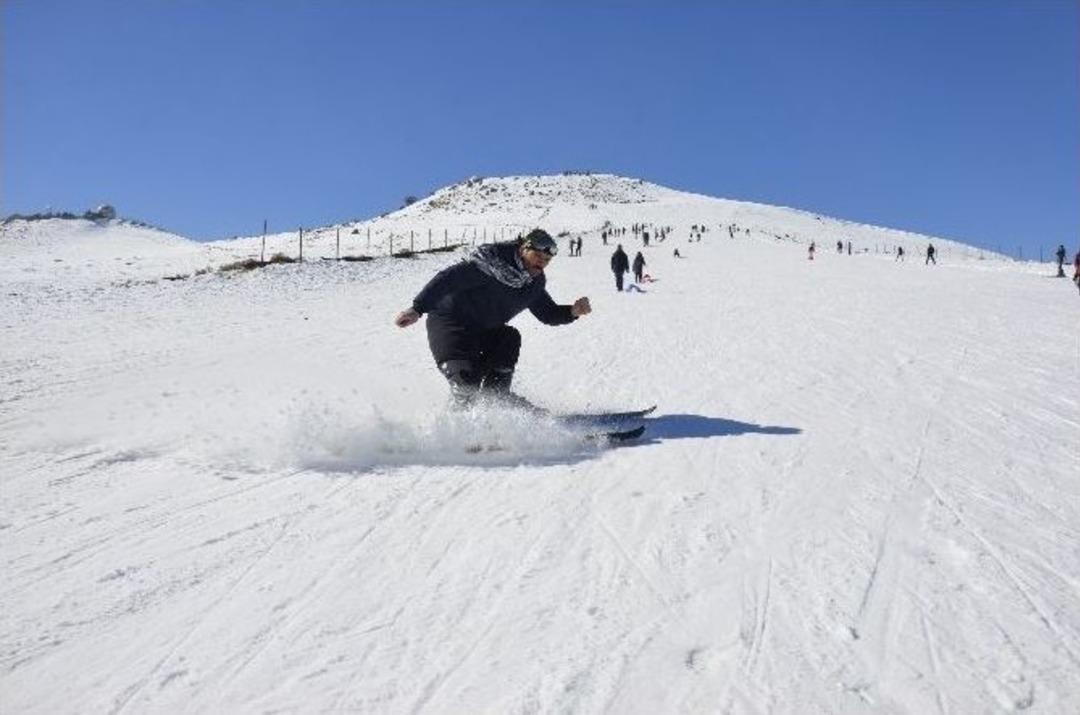G&uuml;neydoğu&rsquo;nun Uludağ&rsquo;ında Kar Kalınlığı İki Metreyi Buldu