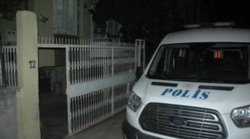 Maskeli Kişi, Girdiği Evdeki Kadını Bı&ccedil;akladı