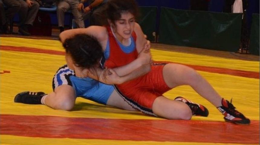 Minderin Prensesleri Aydın&rsquo;da Parladı