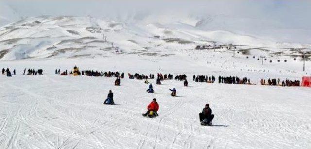 'sevgililer Günü' Nedeniyle Erciyes’Te Oteller Doldu