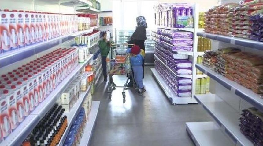 Bu Banka Başka.. Burada Her Ay Yaklaşık  Bin Aileye Gıda Ve Temizlik Malzemesi  Veriliyor