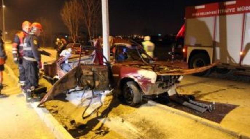 Hurdaya D&ouml;nen Ara&ccedil;ta Sıkışan 2 Kişiden 1&rsquo;i Yaşamını Yitirdi