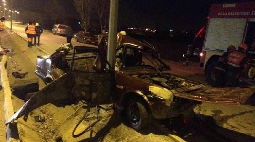 Bolu'da Otomobil Direğe &Ccedil;arptı: 1 &Ouml;l&uuml;, 1 Yaralı