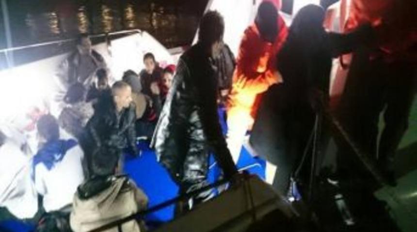 Antalya&rsquo;da 19 D&uuml;zensiz G&ouml;&ccedil;men Yakalandı