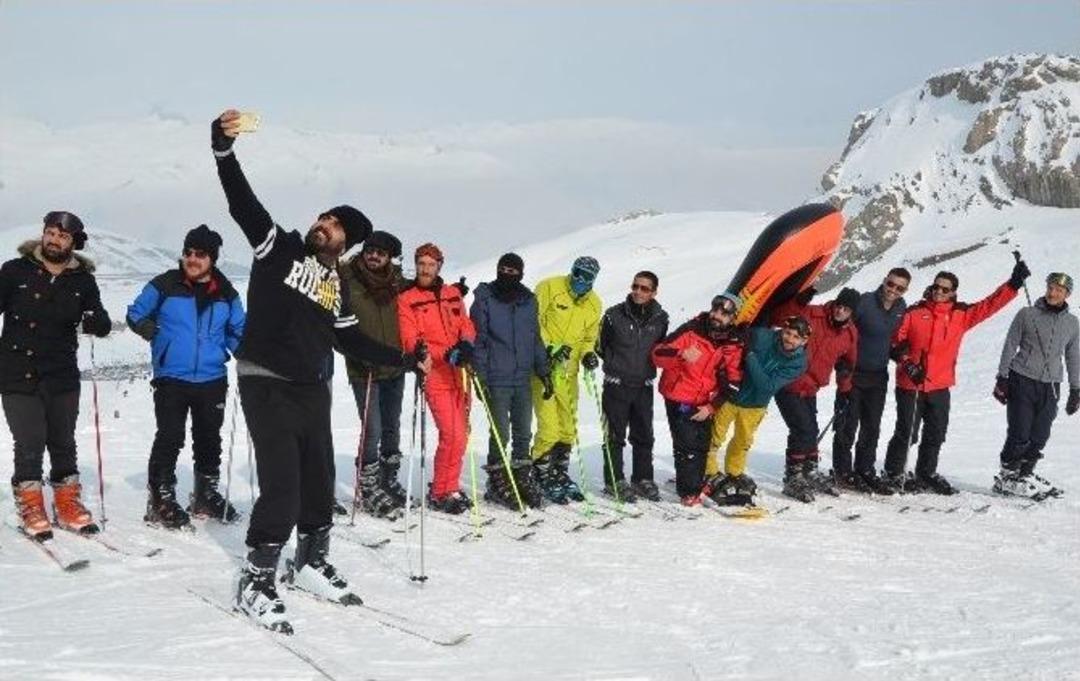 Hakkarili Kayakseverlerin Telefon Şebekesi &Ccedil;ilesi