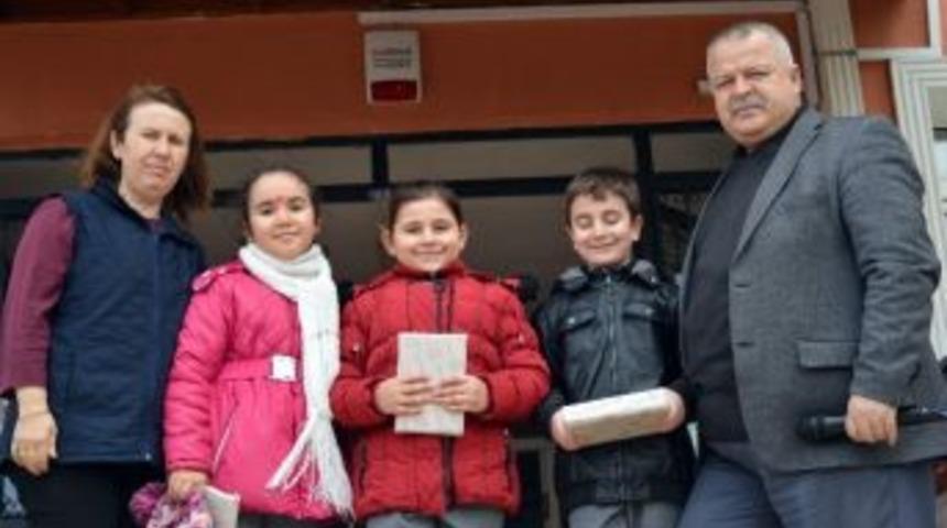 En &Ccedil;ok Kitabı Okudular &Ouml;d&uuml;l&uuml; Kaptılar