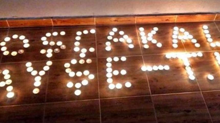 Evi Yakan Aşıktan Romantik Veda