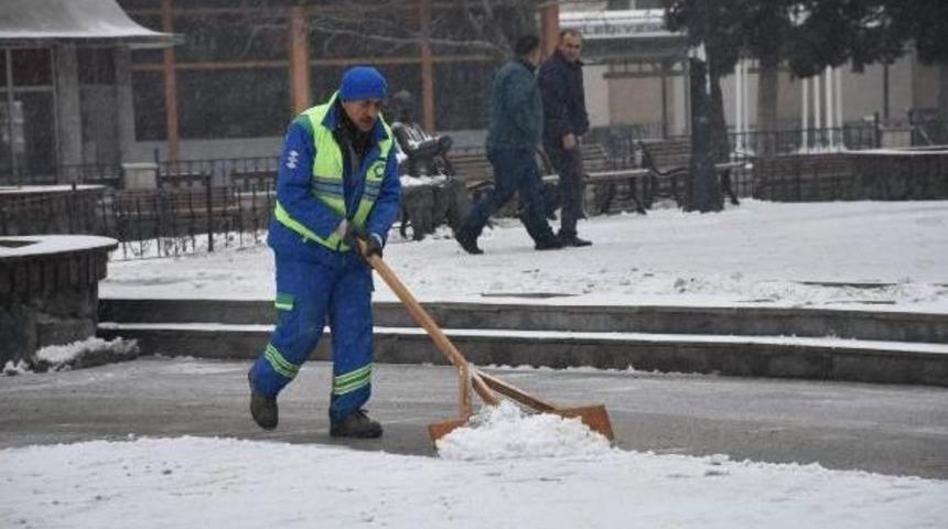 &Ccedil;orlu&rsquo;Da Kar Yağışı
