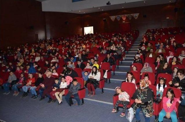 Bilecik&rsquo;te &rsquo;bir Prenses Masalı&rsquo; Adlı Tiyatro Oyunu Sahnelendi 2
