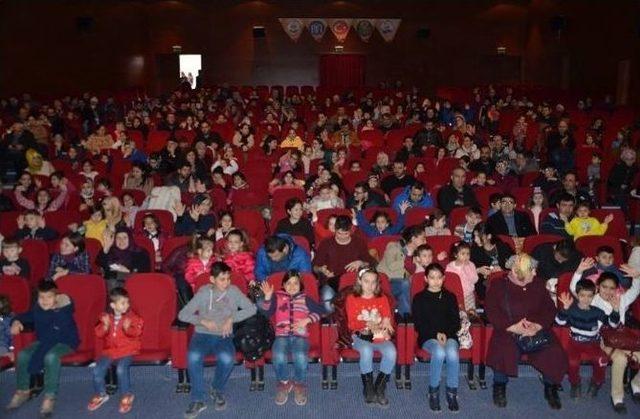 Bilecik&rsquo;te &rsquo;bir Prenses Masalı&rsquo; Adlı Tiyatro Oyunu Sahnelendi 3