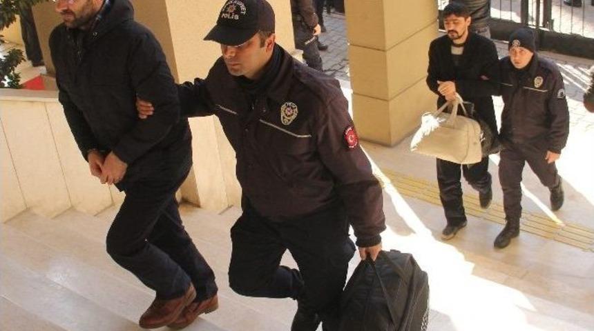 Fet&ouml; Maaş Kartını Aldığı &Ouml;ğretmeni Zorla Evlendirmek İstemiş