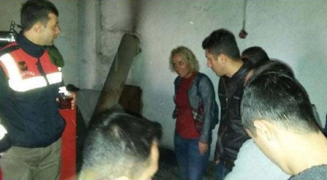 K&uuml;t&uuml;phanenin Kaloriferini Kadın M&uuml;d&uuml;r Yakıyor 2