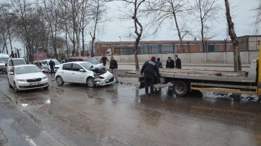 Zonguldak&rsquo;ta Zincirleme Trafik Kazası