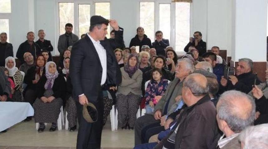 Anayasa Değişikliğini Kasketlerle Anlattı