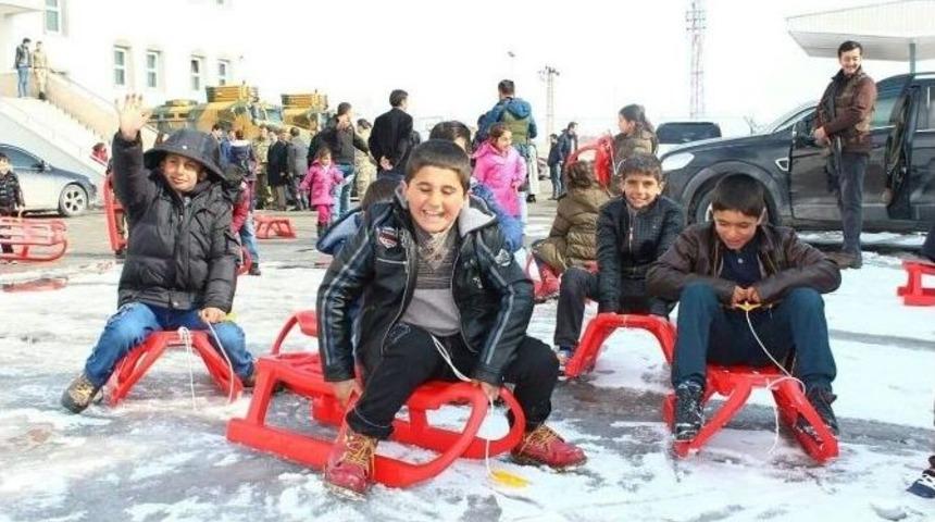 Ercişli &Ccedil;ocuklara Pendik&rsquo;ten 500 Kızak