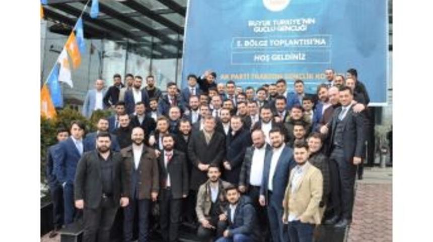 Ak Partili Gen&ccedil;ler Referandum &Ccedil;alışmaları &Ouml;ncesi Trabzon&rsquo;da Toplandı