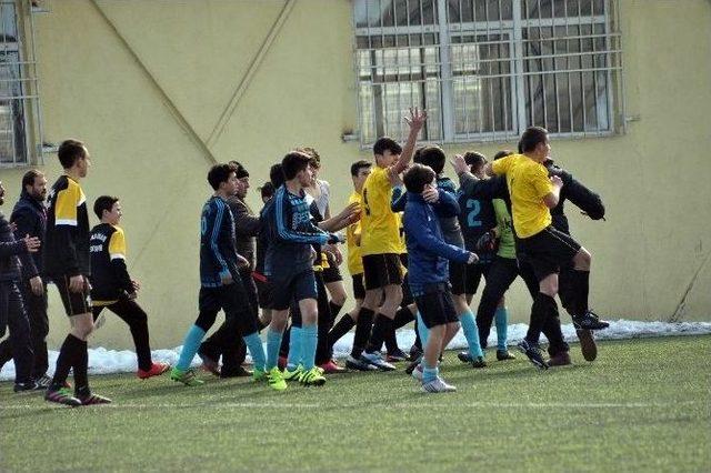 (özel Haber) Futbol Sahasında Uçan Tekme Ve Yumruklar Konuştu