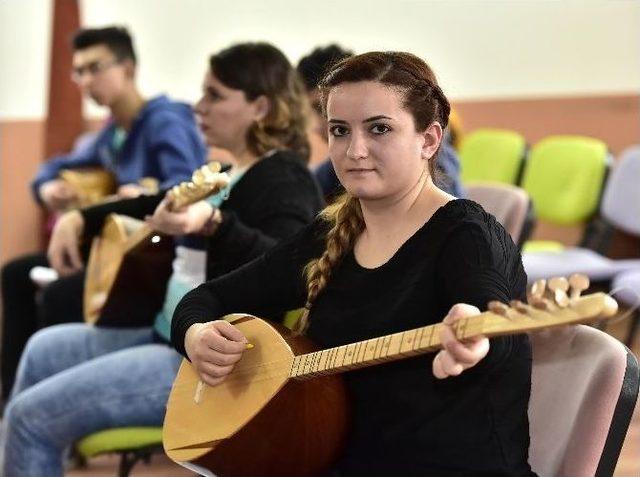 Mamak K&uuml;lt&uuml;r Merkezi Kursları, Sanatseverlerin Hizmetinde 1