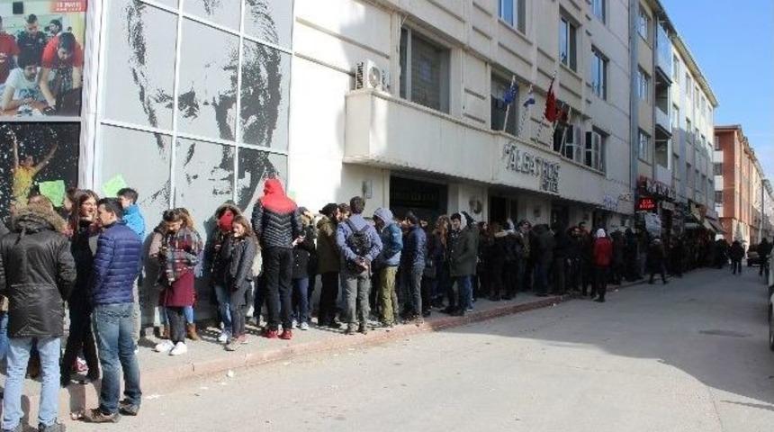 Ekmek, T&uuml;p Değil İlim İrfan Kuyruğu