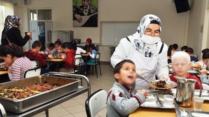 Engelli Okullarında Her G&uuml;n 5 Bin &Ouml;ğrenciye Yemek
