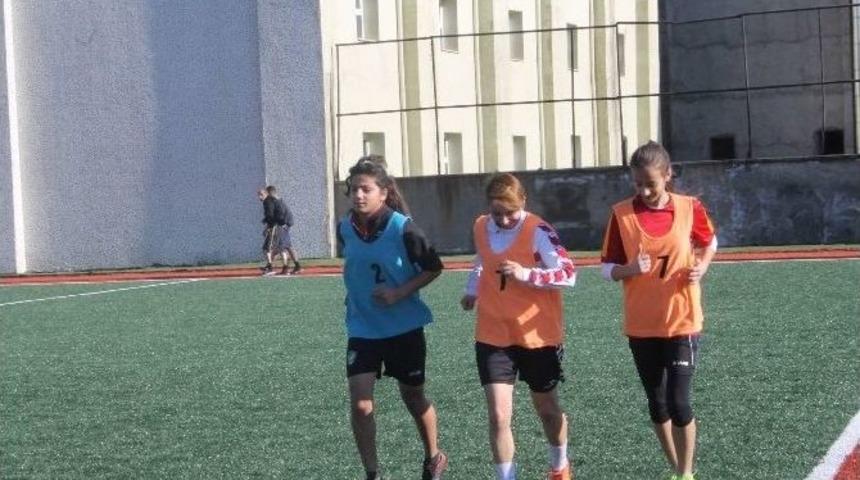 Amasyalı 5 Kadın Sporcu, Siirt&rsquo;e G&ouml;n&uuml;ll&uuml; Transfer Oldu