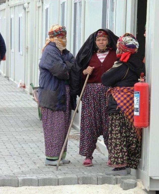 Deprem Bölgesinde Kar Yağışı Başladı