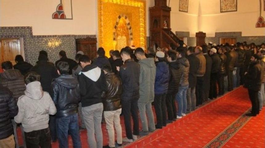 Sabah Namazında Cemaate &Ccedil;orba İkramı