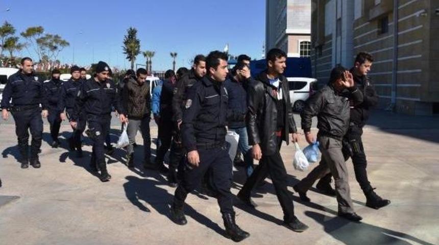 Antalya'da G&ouml;zaltına Alınan 9 Deaş Ş&uuml;phelisi Adliyede