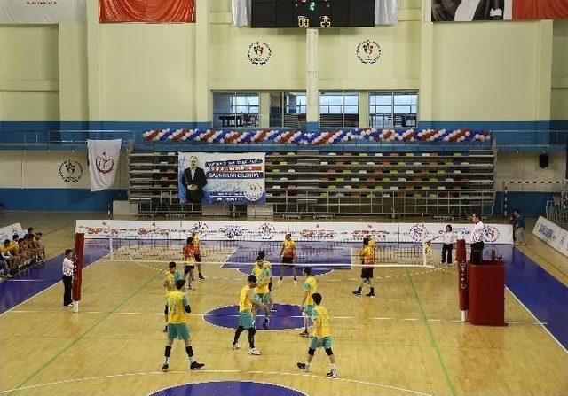 Haliliye Belediyesi 0- Kızıltepe Voleybol: 0 2