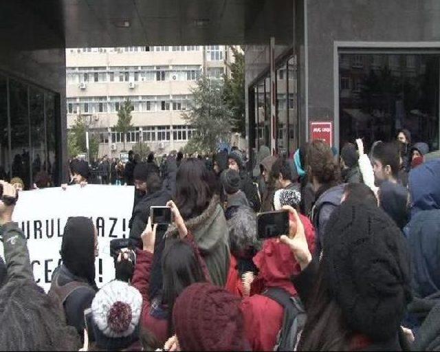 Marmara &Uuml;niversitesi &Ouml;n&uuml;nde Gerginlik 3