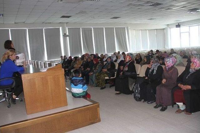 Kadın Gezici Semt Pazarcılarıyla Toplantı Yapıldı