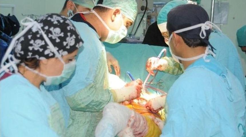 Cizre&rsquo;de Ortopedi Uzmanlarından B&uuml;y&uuml;k Başarı