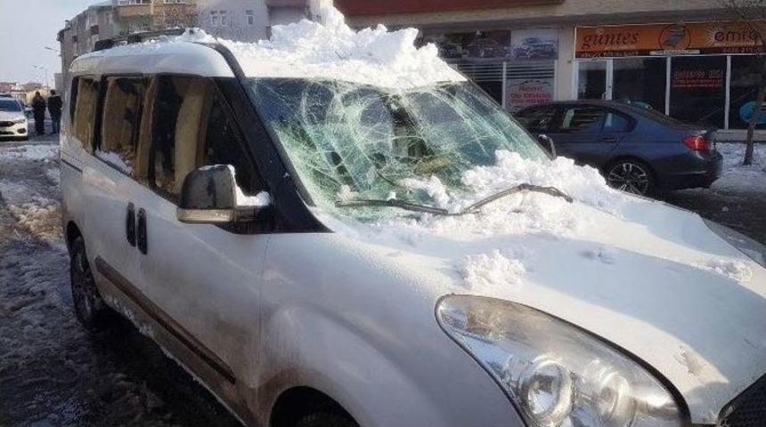 Kar K&uuml;tleleri Ara&ccedil;lara Zarar Verdi