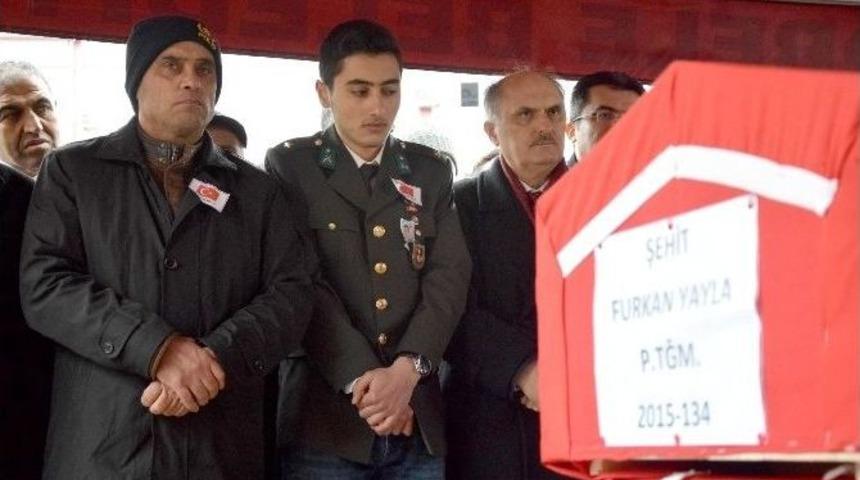 El-bab Şehidi Teğmen Furkan Yayla Giresun&rsquo;un G&ouml;rele İl&ccedil;esinde Son Yolculuğuna Uğurlandı