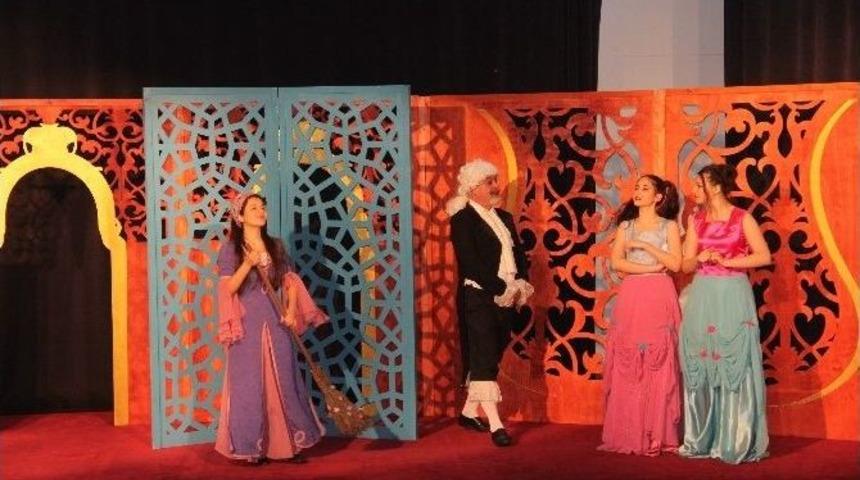 İncesu&rsquo;da Tiyatro G&ouml;sterisi B&uuml;y&uuml;k İlgi G&ouml;rd&uuml;