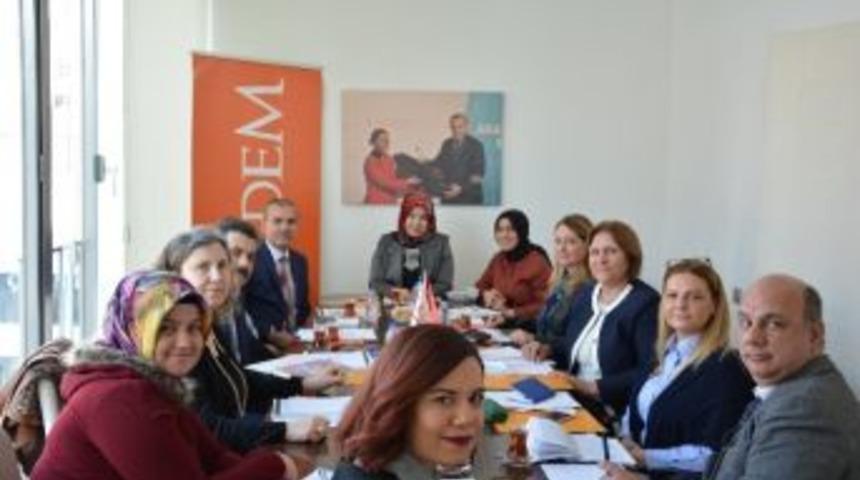 Kadem&rsquo;den &ldquo;geleceğe İşbaşı Projesi&rdquo;