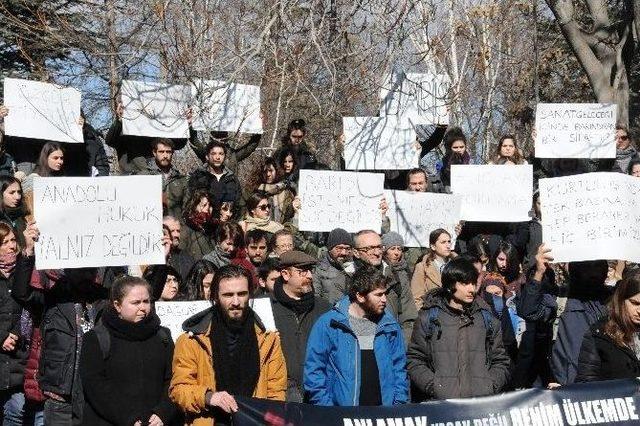 &Uuml;niversite &Ouml;ğrencilerinden İhra&ccedil; Edilen Akademisyenlere Destek 1