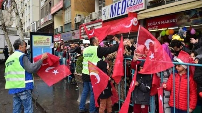 12 Şubat Kahramanları Anısına 12 Bin T&uuml;rk Bayrağı