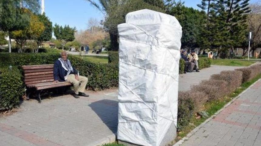 Adana'da Z&uuml;beyde Hanım B&uuml;st&uuml; Tahrip Edildi