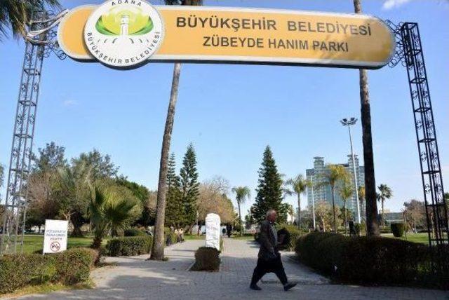 Adana'da Zübeyde Hanım Büstü Tahrip Edildi