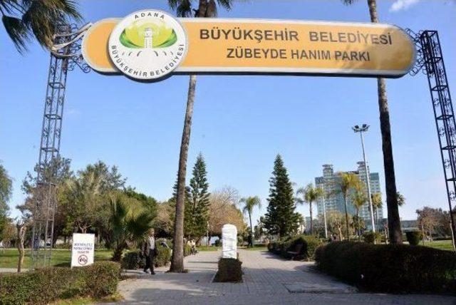 Adana'da Zübeyde Hanım Büstü Tahrip Edildi