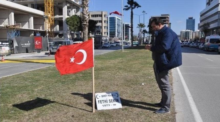 İzmir Adliyesine Kahramanın Mezar Taşı Konuldu
