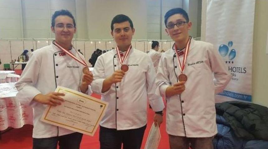 Samsunlu &Ouml;ğrenciler &rsquo;gastronomi Festivali&rsquo;nden Bronz Madalya İle D&ouml;nd&uuml;