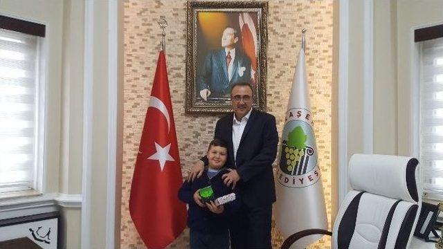 Başkan Karaçoban Küçük Kerem’i Ağırladı