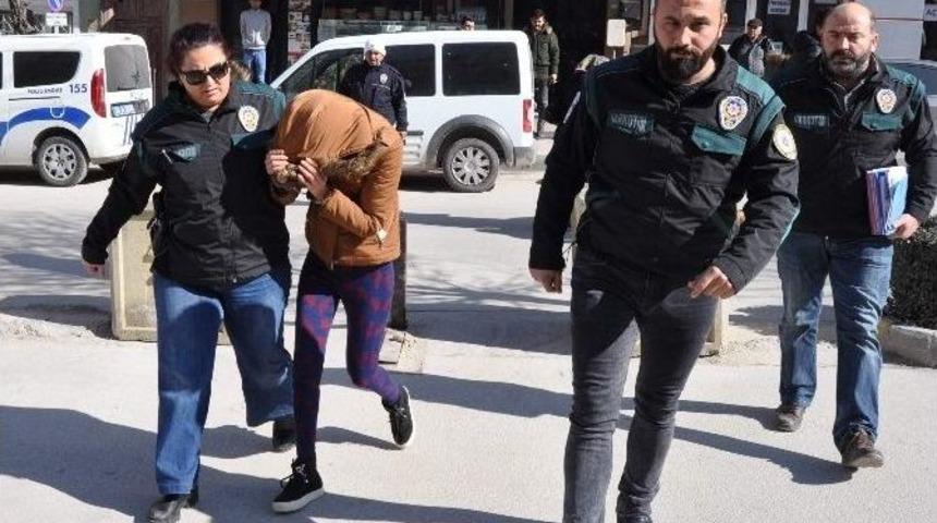 Uyuşturucu Satıcısı Gen&ccedil; Kadın 60 &Ccedil;ıkı Bonzai İle Yakalandı