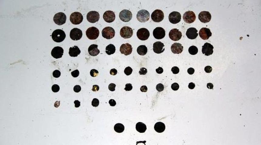 'sık Dişini Helası' Restorasyonunda 400 Sikke Bulundu