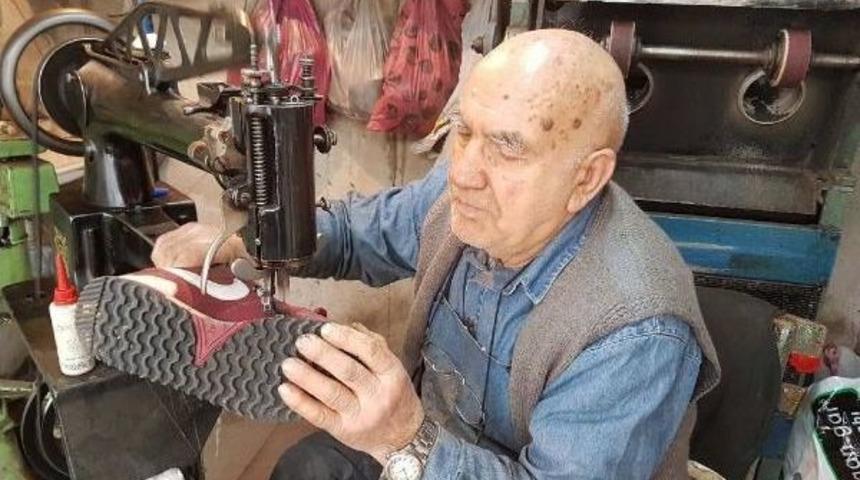 Ayakkabı Tamirine 70 Yılını Verdi