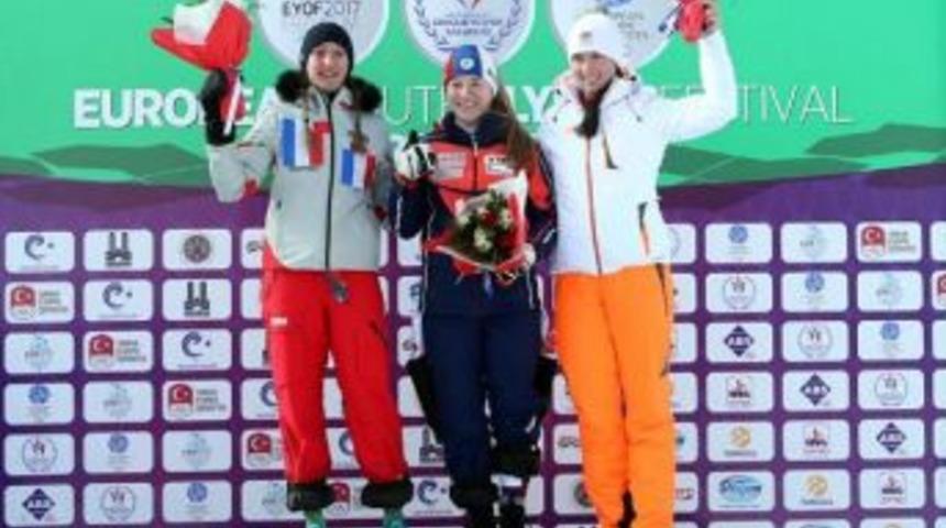 Rus Rinata, Kızlar B&uuml;y&uuml;k Slalomda Birinci